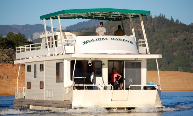 Tips for Booking a 2021 Houseboat Experience on Shasta Lake