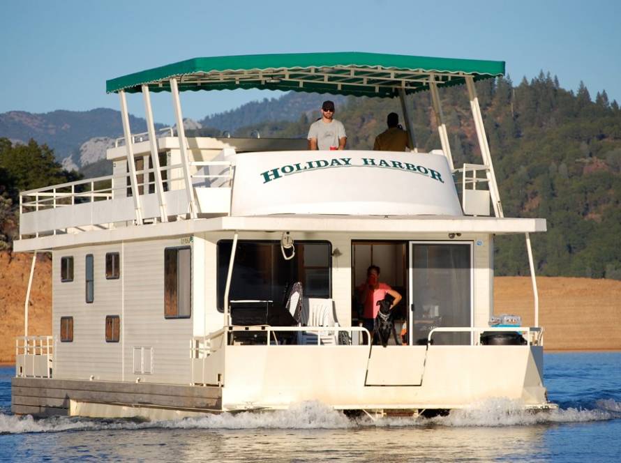 Tips for Booking a 2021 Houseboat Experience on Shasta Lake
