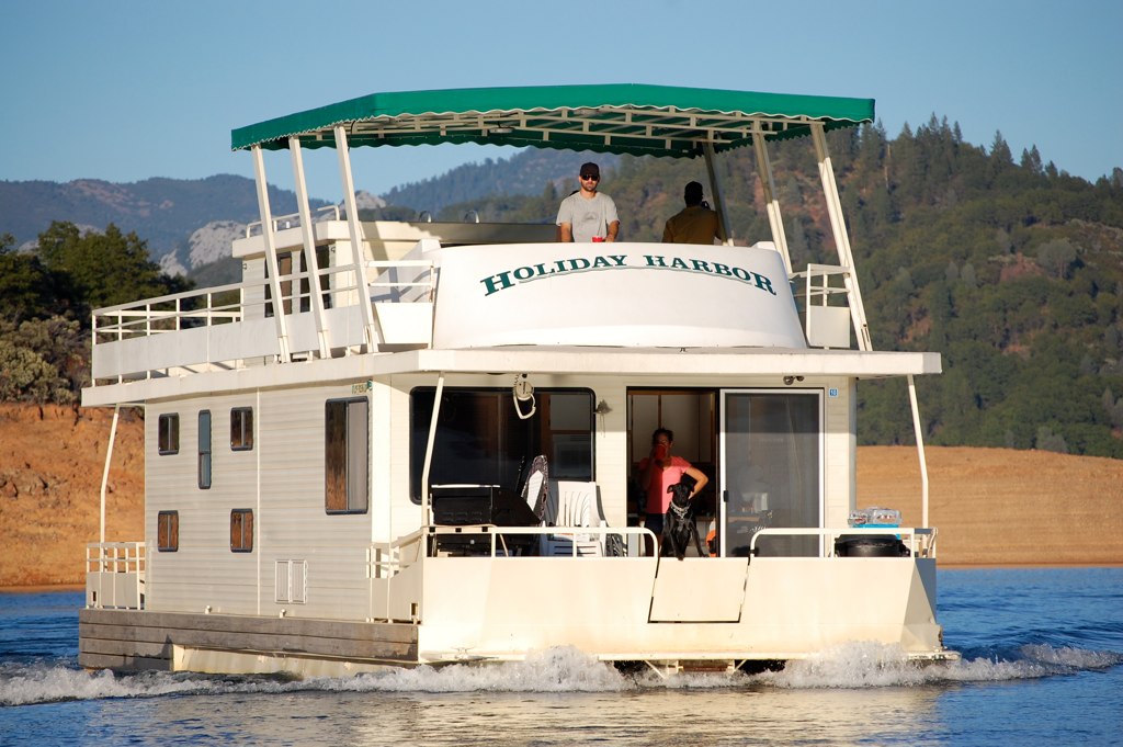 Tips for Booking a 2021 Houseboat Experience on Shasta Lake