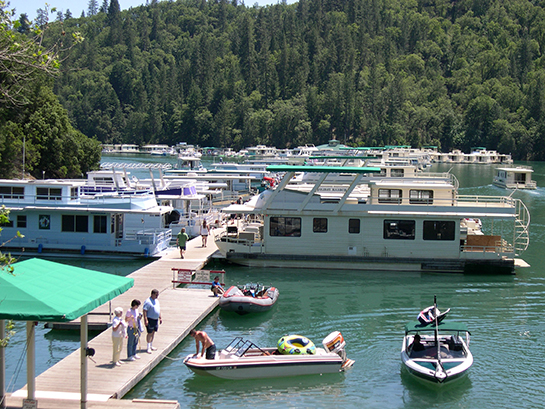 moored shasta lakes houseboats