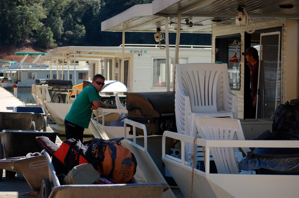 men returning houseboat rentals