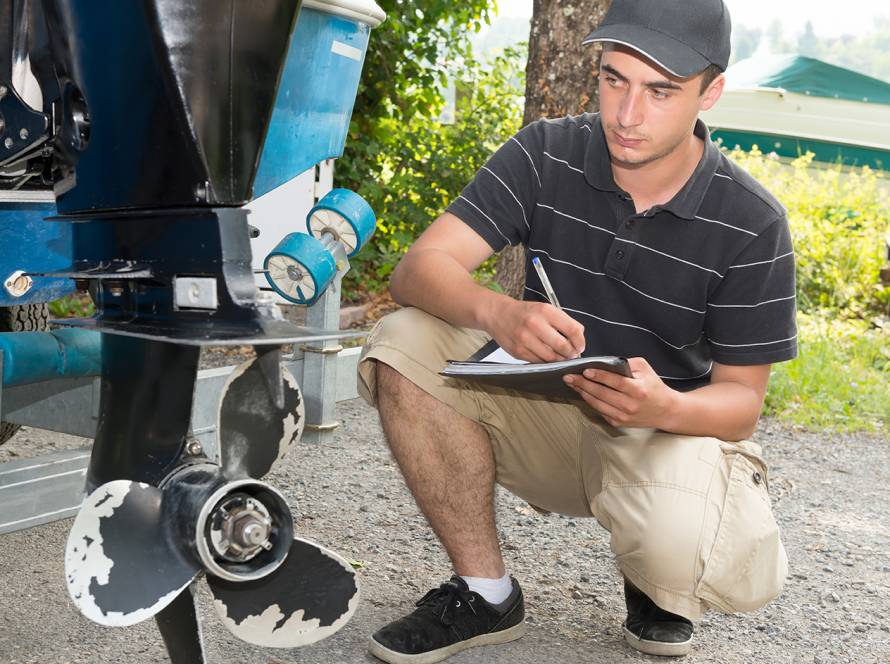 checking boat rentals for damage