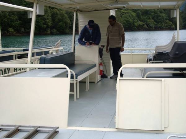 Patio Boat | Party Barge - Image 5